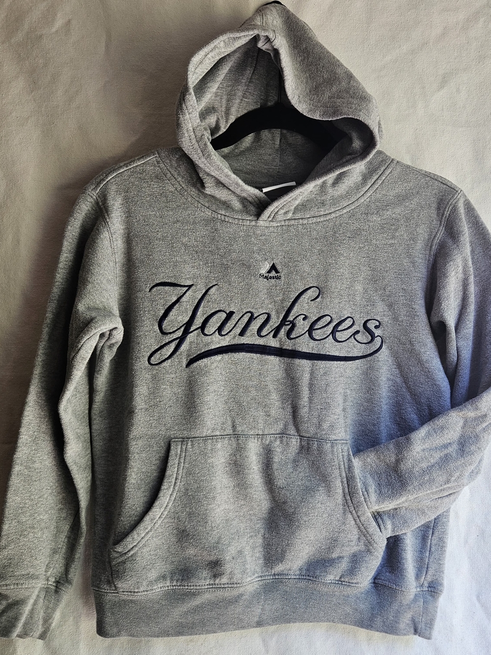 Majestic New York Yankees Gray Hoodie Kids Size Small (8)